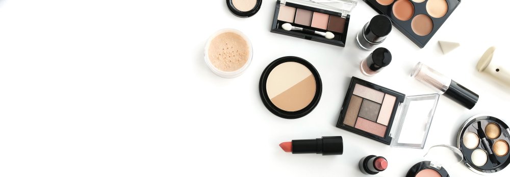 MAKEUP 